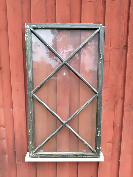 Fönsterbågar 71.5cmX128cm finns i Överjärva