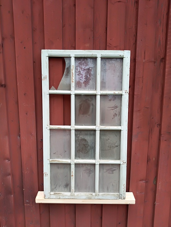 Fönsterbågar 64.5cmX115cm finns i Överjärva