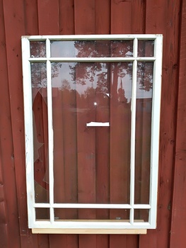 Fönsterbågar 87.5cmX128cm finns i Överjärva