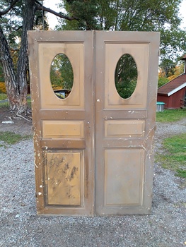 Dubbeldörr 136cmX206cm  finns i Överjärva