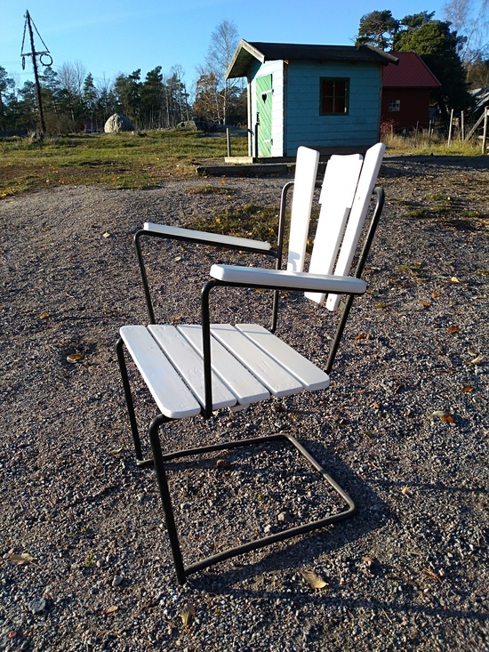 Trådgårds stolar finns i Överjärva