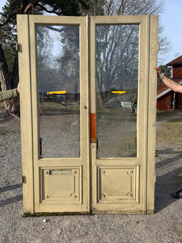 Dubbeldörr 160cmX235cm finns i Överjärva