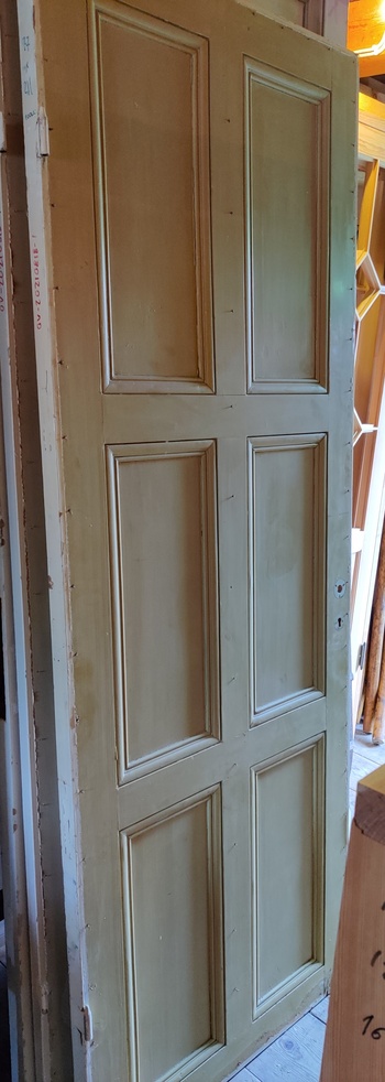 Enkeldörrar 77 x 211 cm, finns på Överjärva