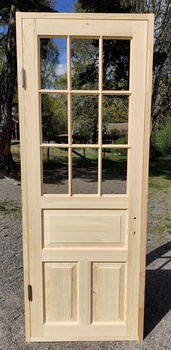 Enkeldörr 79 x 207, finns på Överjärva