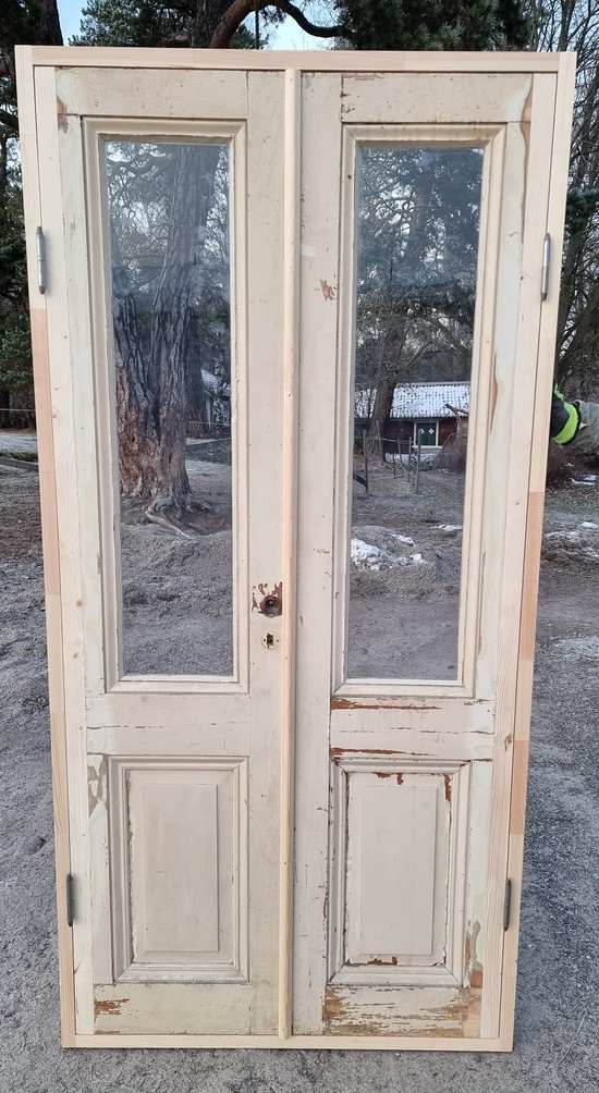 Dubbeldörr med karm 107 x 216 cm, Finns på Överjärva