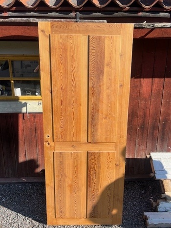Dörr 80 x 200 cm, finns i Överjärva