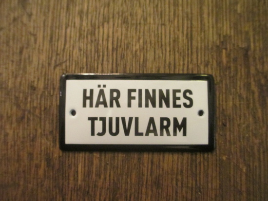 Emaljskylt Här finnes tjuvlarm