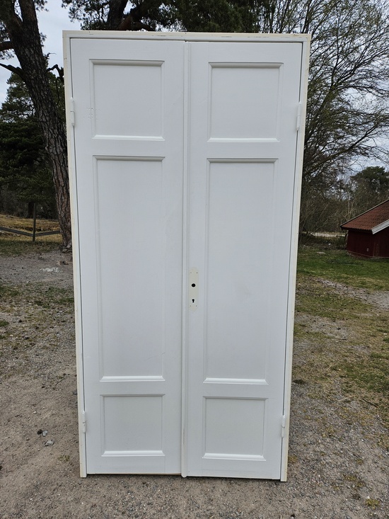 Pardörr med karm, 107x211,5cm, finns i Överjärva