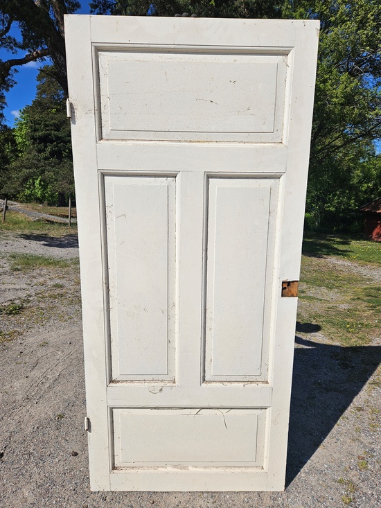 Enkeldörr, 91,5x200cm, finns på Överjärva