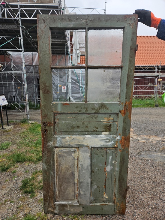Enkeldörr med glas, 88x197, finns på Överjärva