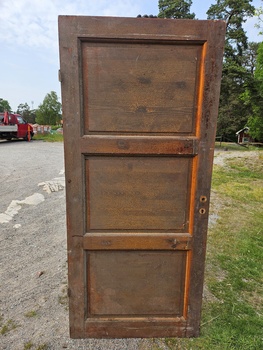 Enkeldörr 85x200, finns i Överjärva