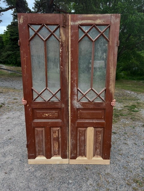 Dubbeldörr med glas, 124x210, finns på Överjärva.