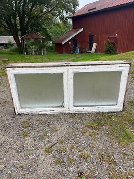 Fönster med karm, 60x132, finns på Överjärva byggnadsvård