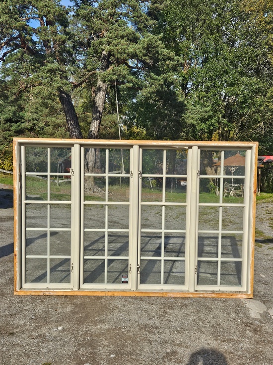 Fönster med karm, 230x150, finns på Överjärva byggnadsvård