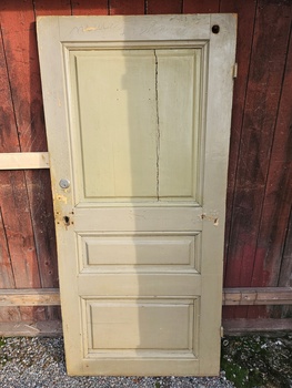 Enkeldörr, 81x173, finns på Överjärva byggnadsvård