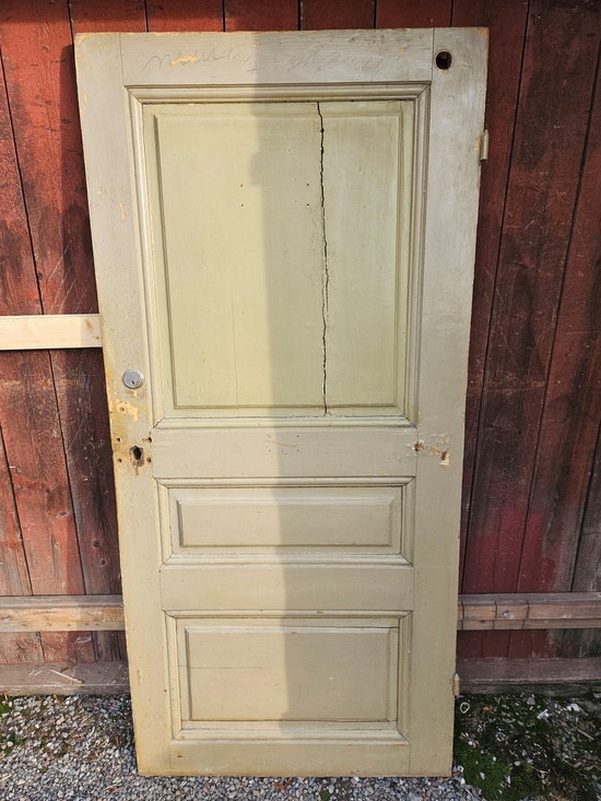 Enkeldörr, 81x173, finns på Överjärva byggnadsvård