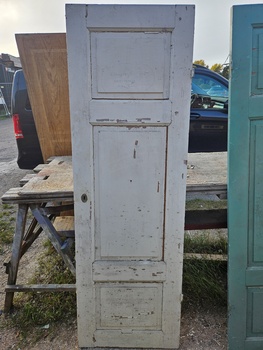 Enkeldörr, 61,5x189, finns på Överjärva Byggnadvård