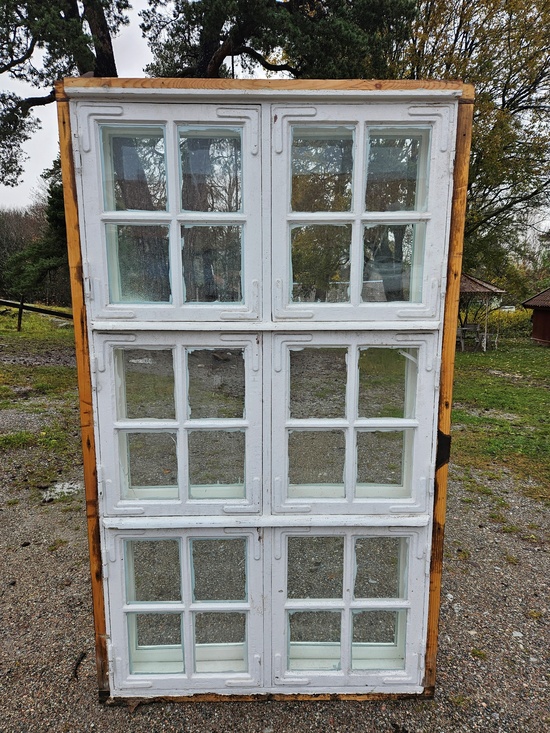 Fönster med karm, 100x170, finns på Överjärva byggnadsvård