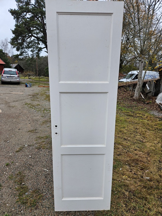 Enkeldörr, 61,5x204, finns på Överjärva byggnadsvård