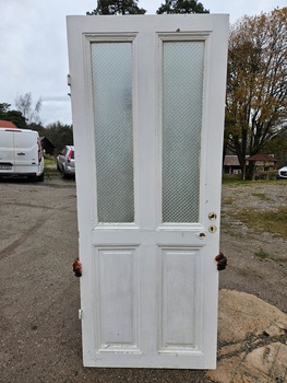 Enkeldörr med glas, 85x208, finns på Överjärva byggnadsvård