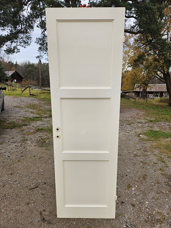 Enkeldörr, 63x201, finns på Överjärva Byggnadsvård