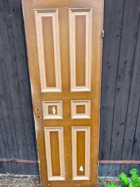 Enkeldörr, 67x197, finns på Överjärva byggnadsvård