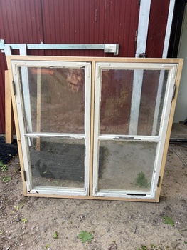 Fönster med karm, 128,5x128,5, Finns på Överjärva Byggnadsvård