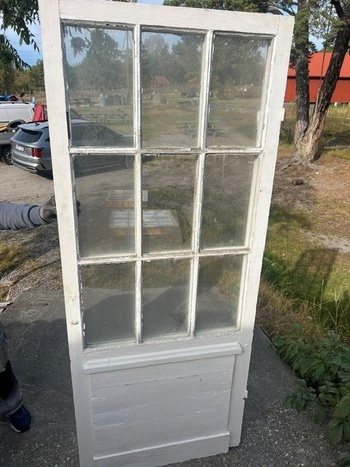 Enkeldörr med glas, 84x203, finns på Överjärva