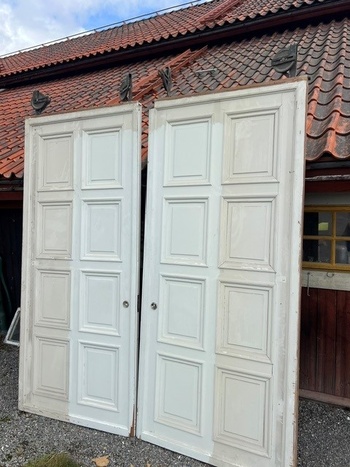 Parskjutdörr, 120x270, finns på Överjärva.
