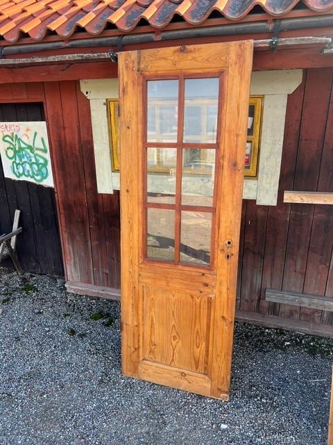 Enkeldörr med glas, 67x210, finns på överjärva