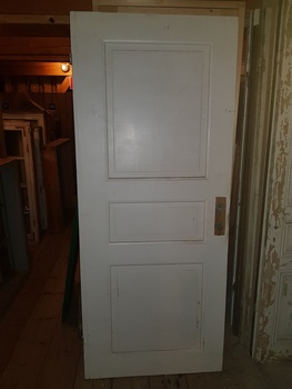 Enkeldörr 83cmX210cm finns i Överjärva