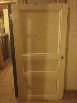 Enkeldörr 90cmX180cm finns i Överjärva