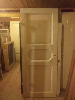 Enkeldörr 82cmX210cm finns i Överjärva