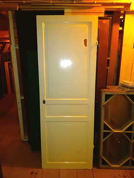 Enkeldörr 69cmX196cm finns i Överjärva