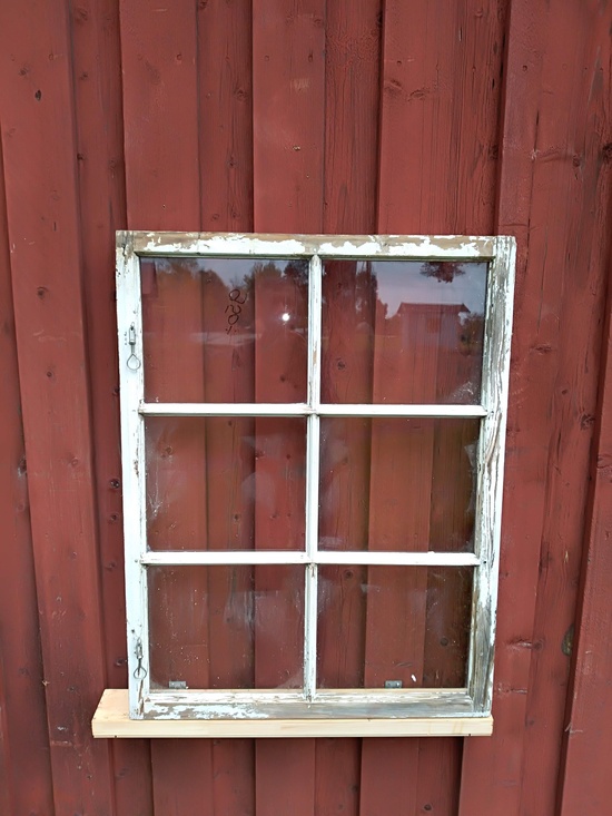 Fönsterbågar 71.5cmX93.5cm finns i Överjärva