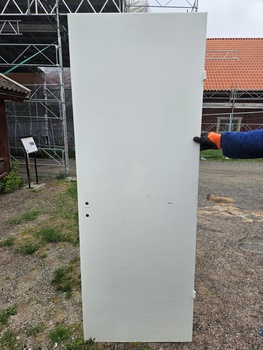 Enkeldörr, funkis, 73x201, finns på Överjärva