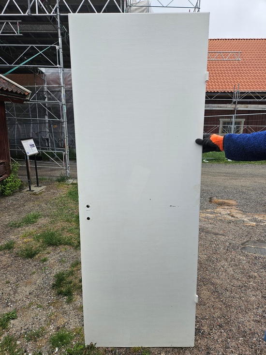 Enkeldörr, funkis, 73x201, finns på Överjärva