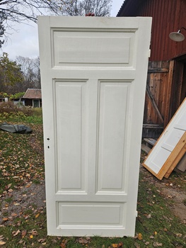 Enkeldörr, 91x207, finns på Överjärva byggnadsvård