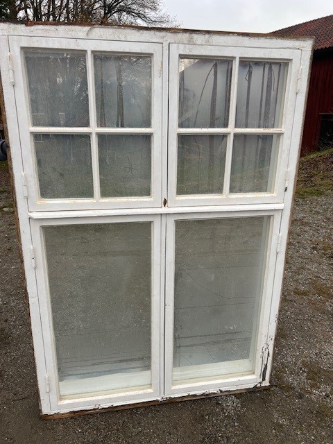 Fönster me karm, 139x195, finns på Överjärva Byggnadsvård