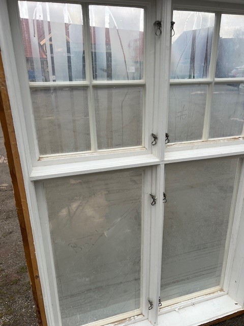 Fönster me karm, 139x195, finns på Överjärva Byggnadsvård