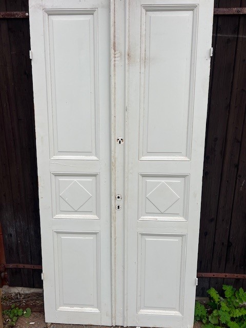Pardörr, 119x241, finns på Överjärva byggnadsvård