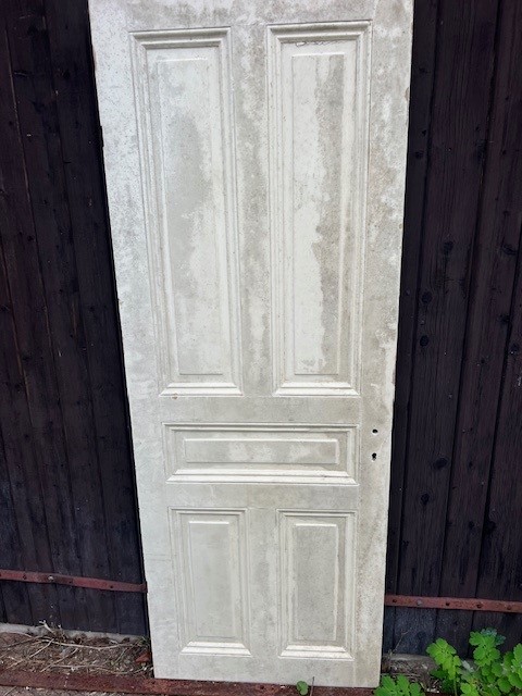Enkeldörr, 77x207, finns på Överjärva byggnadsvård