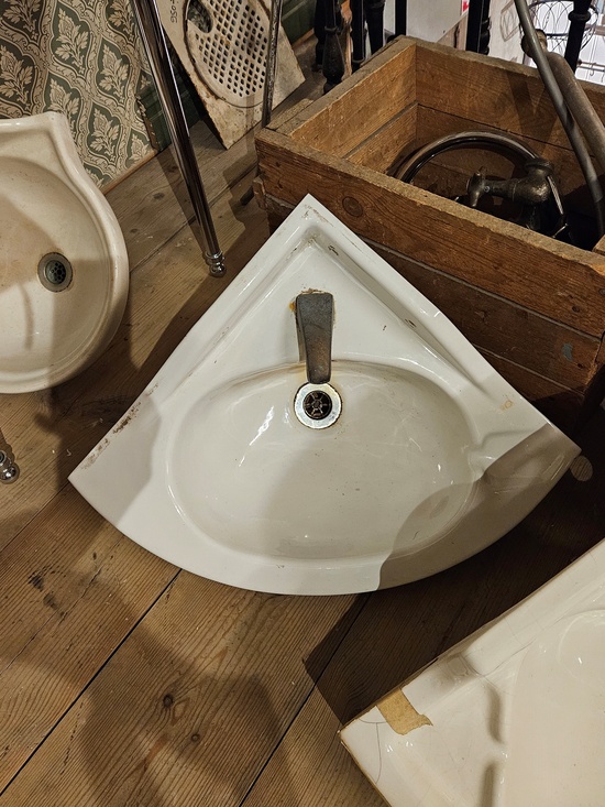 Handfat, 41,5x44,5, finns på Överjärva Byggnadsvård