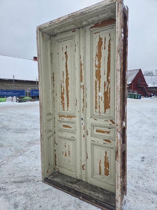 Pardörr med karm, 132x252x33, finns på Överjärva Byggnadsvård